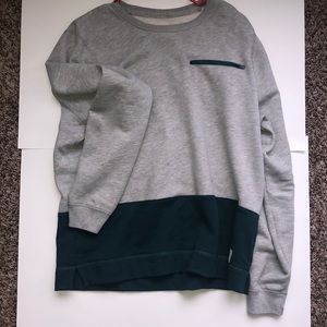 Long sleeve crew neck with zip pocket